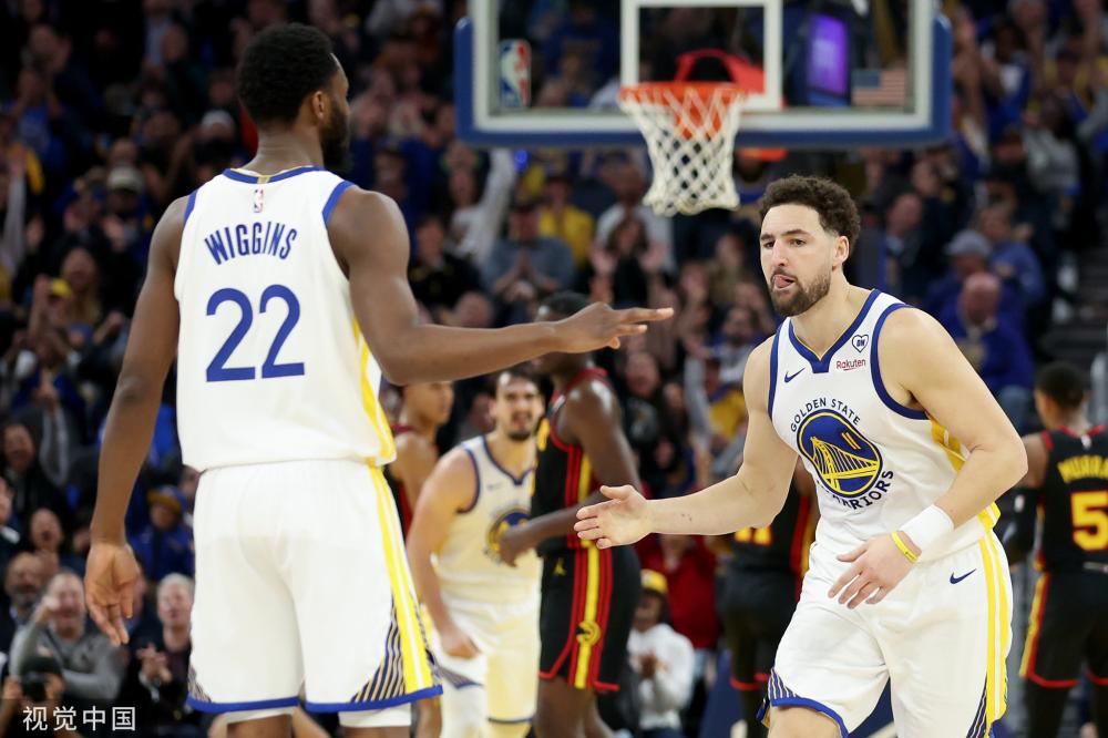 受着足球比 受着足球比