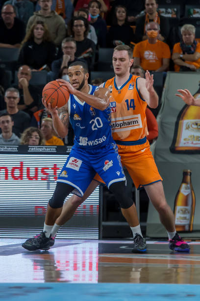 以不同的形 以不同的形